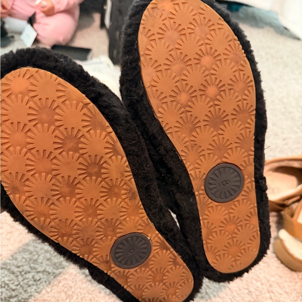 UGG Black and Tan Fuzzy Slippers